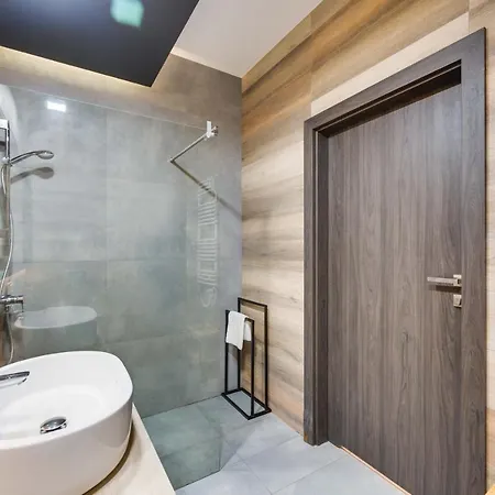 Greenwood With Terrace - Neptun Park By Oneapartments *