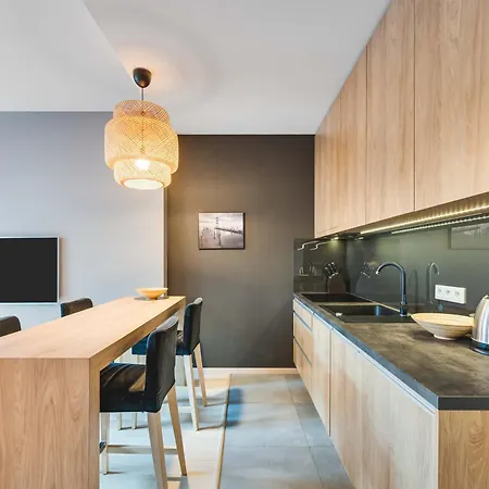 Greenwood With Terrace - Neptun Park By Oneapartments *