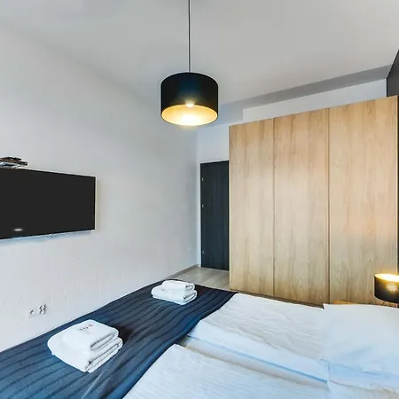 Greenwood With Terrace - Neptun Park By Oneapartments *