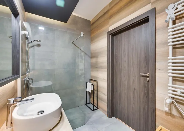 Greenwood With Terrace - Neptun Park By Oneapartments *