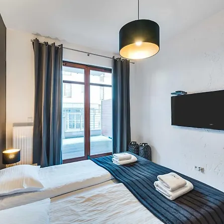 Greenwood With Terrace - Neptun Park By Oneapartments *