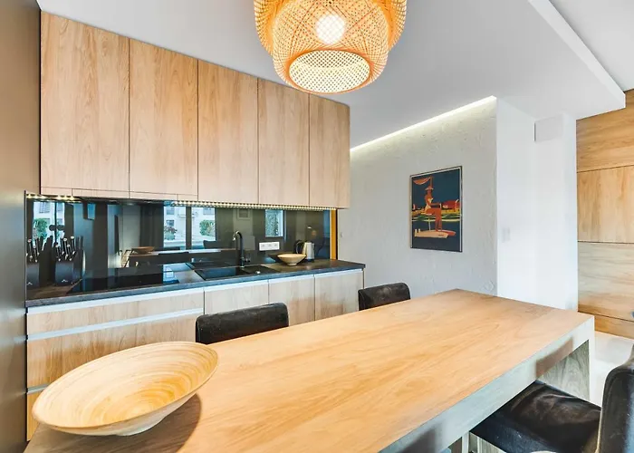 Greenwood With Terrace - Neptun Park By Oneapartments *