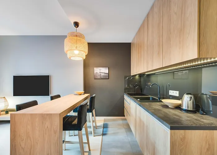 Greenwood With Terrace - Neptun Park By Oneapartments *